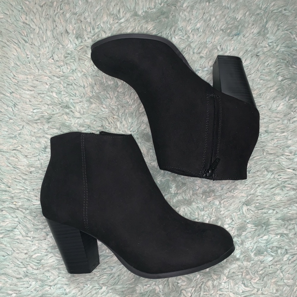 Old navy black Booties